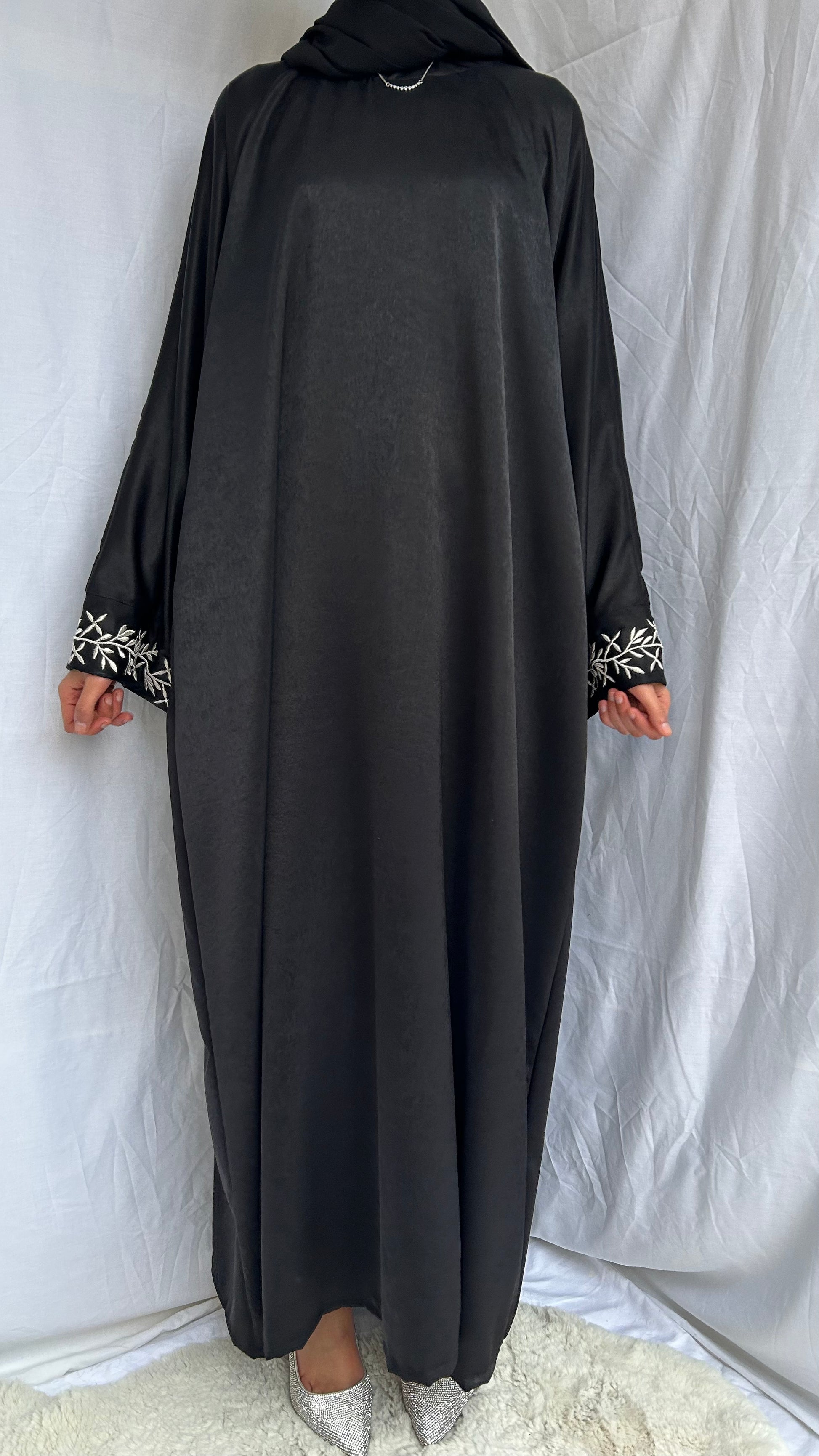 LEILA BLACK EMBROIDERED CLOSED ABAYA