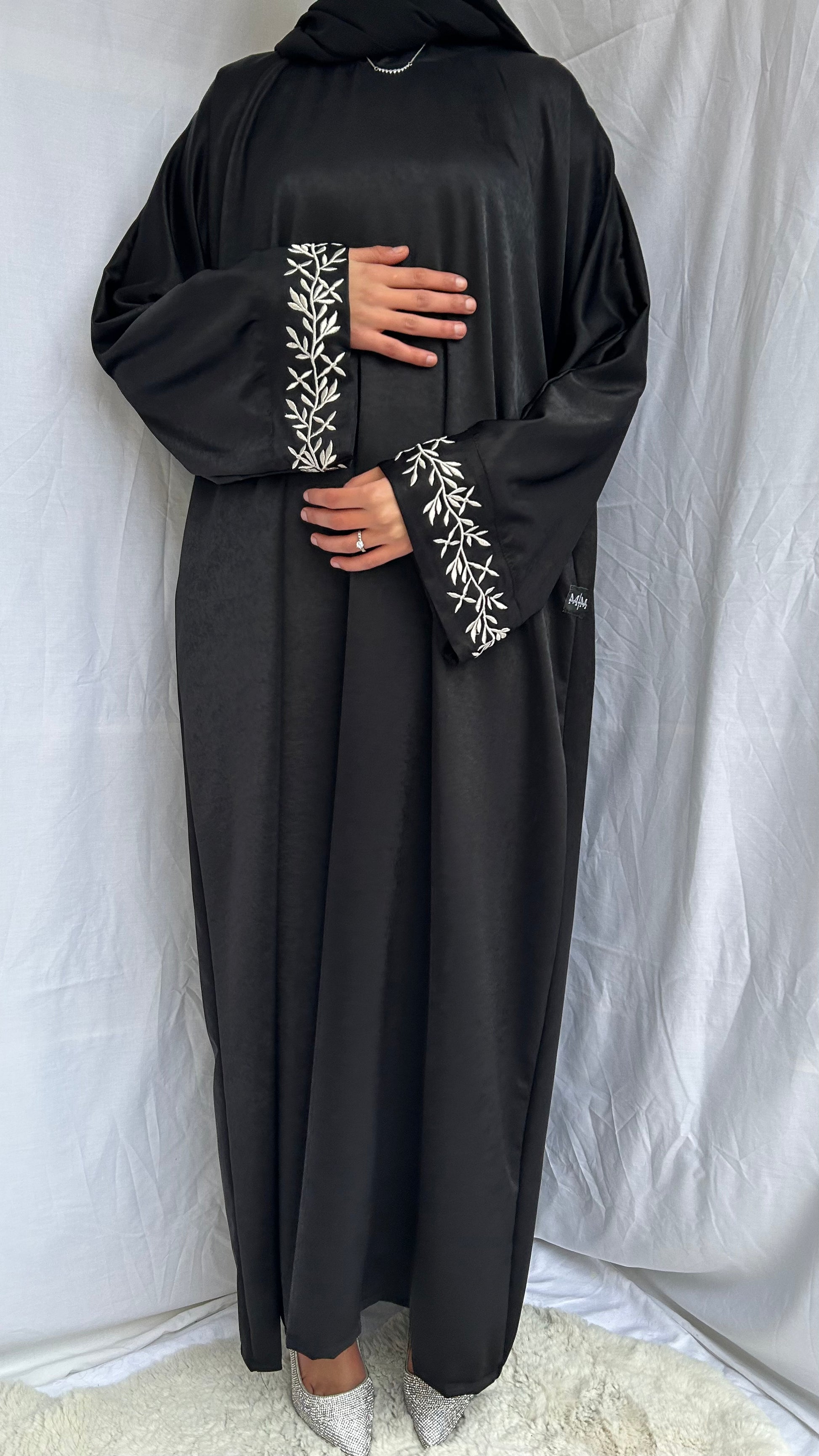 Women Embroidered Sleeve Abaya and Embroidered Side Zipper Long