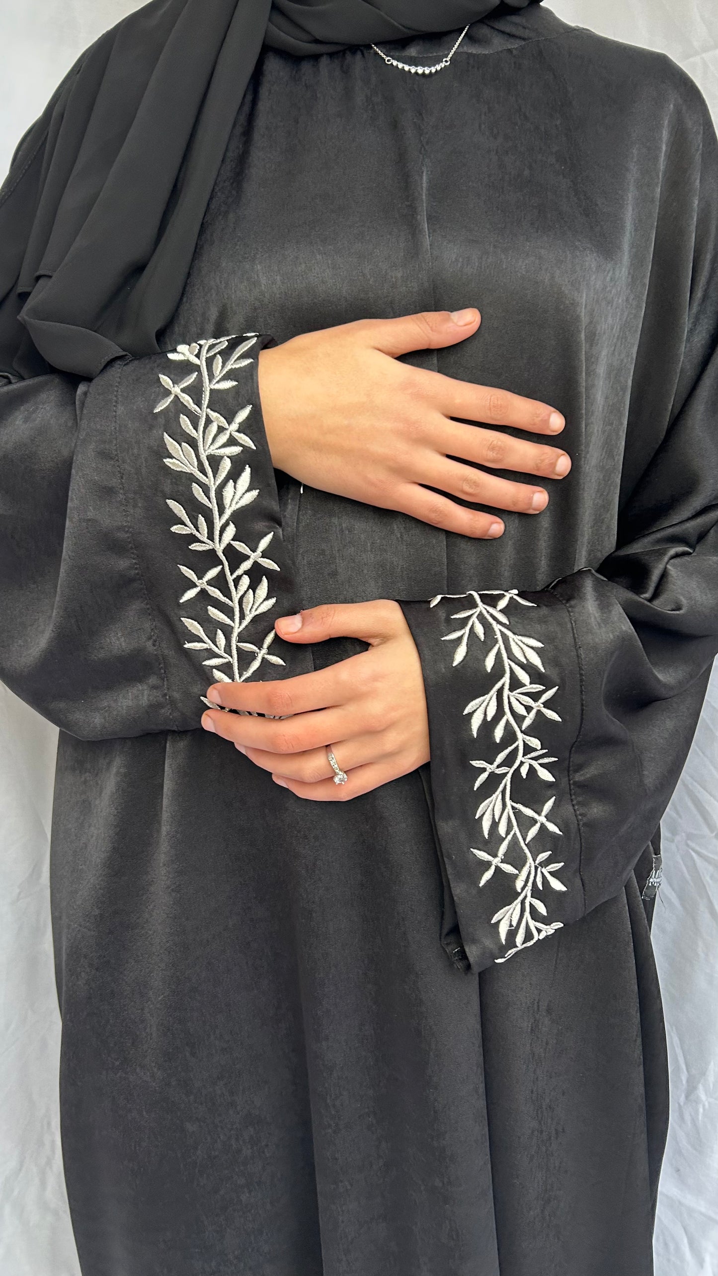 LEILA BLACK EMBROIDERED CLOSED ABAYA